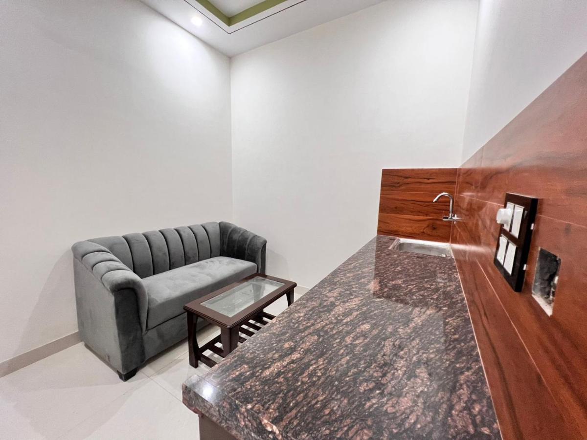 Hotel Hr Grand New Delhi