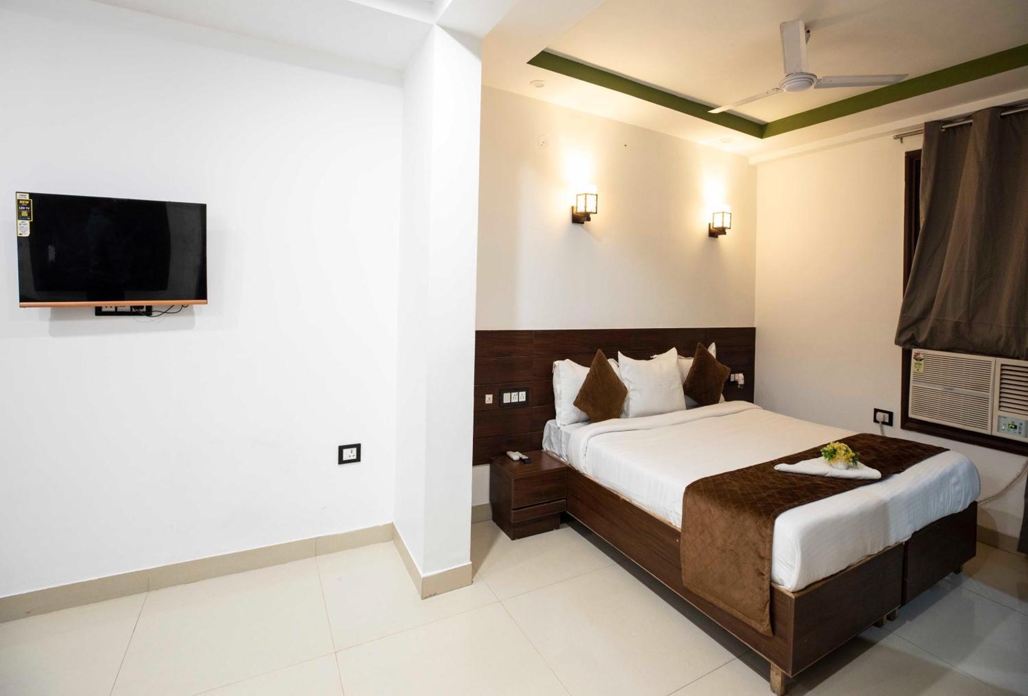 Hr Grand Hotel New Delhi